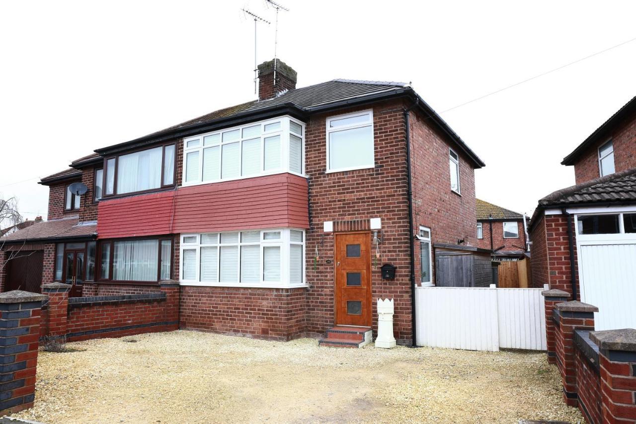 Lions Den - Zoo Accommodation Chester Exterior foto